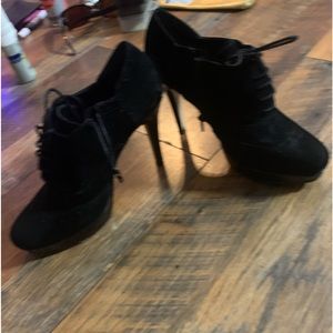 White house black market heeled shoes size 5m